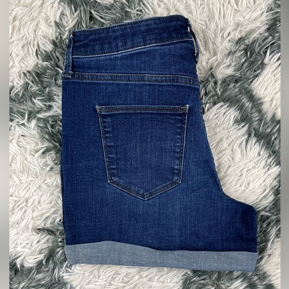 Universal Thread Women's Distressed Jean Shorts Blue Size 6/28 - Picture 7 of 8